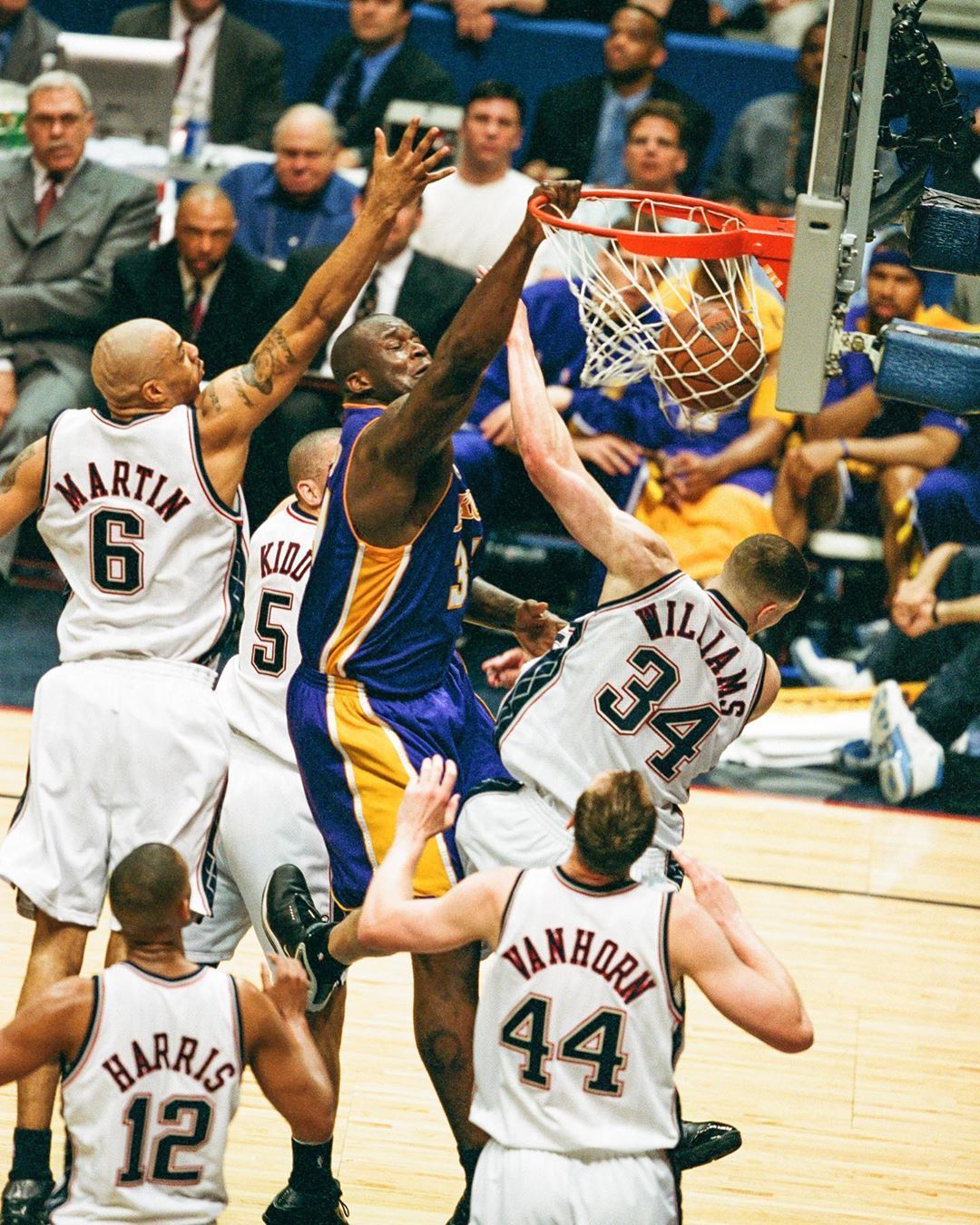 ＂广东vs深圳前瞻：周鹏率队反戈旧主 徐杰胡明轩主场欲避连败