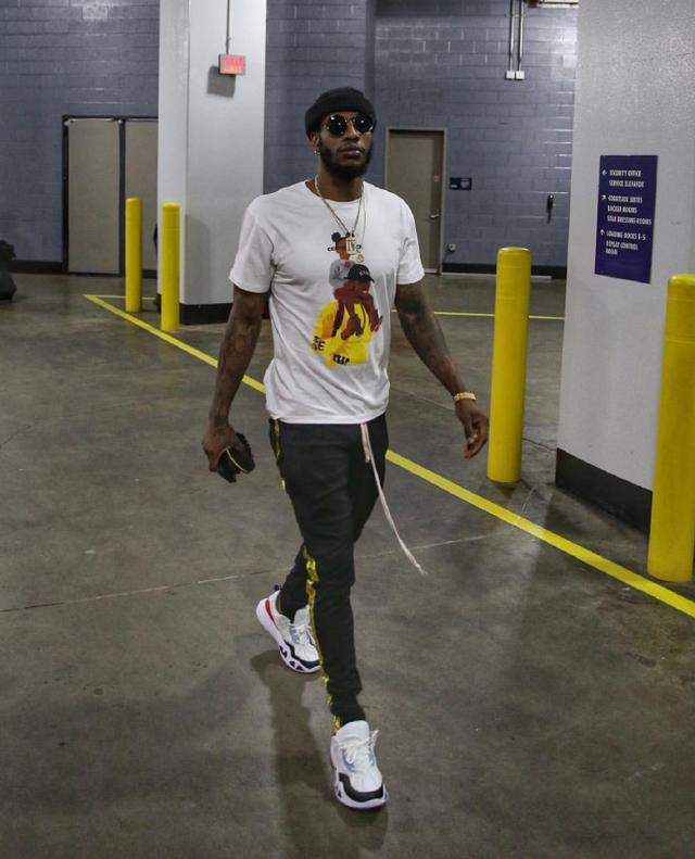 状态不错！4号秀克尼佩尔半场9中7轰18分