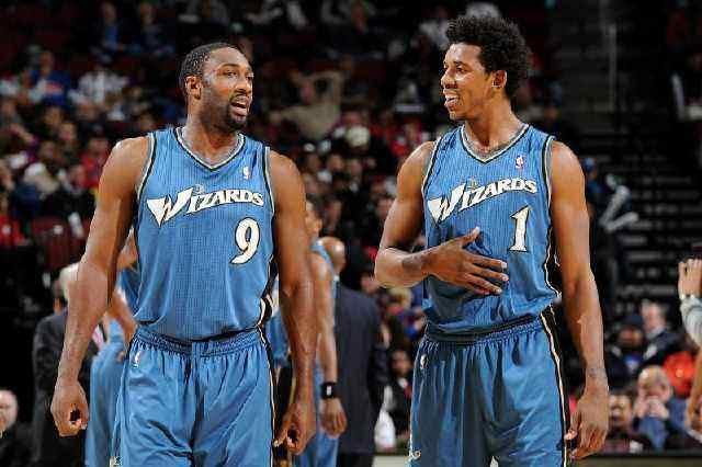 详解棒球规则中的捕手干扰判定对进攻方垒位推进的补偿机制