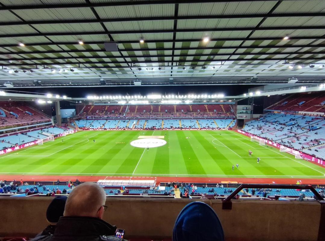 利拉德本赛季两战火箭40中13命中率32%，三分17中4