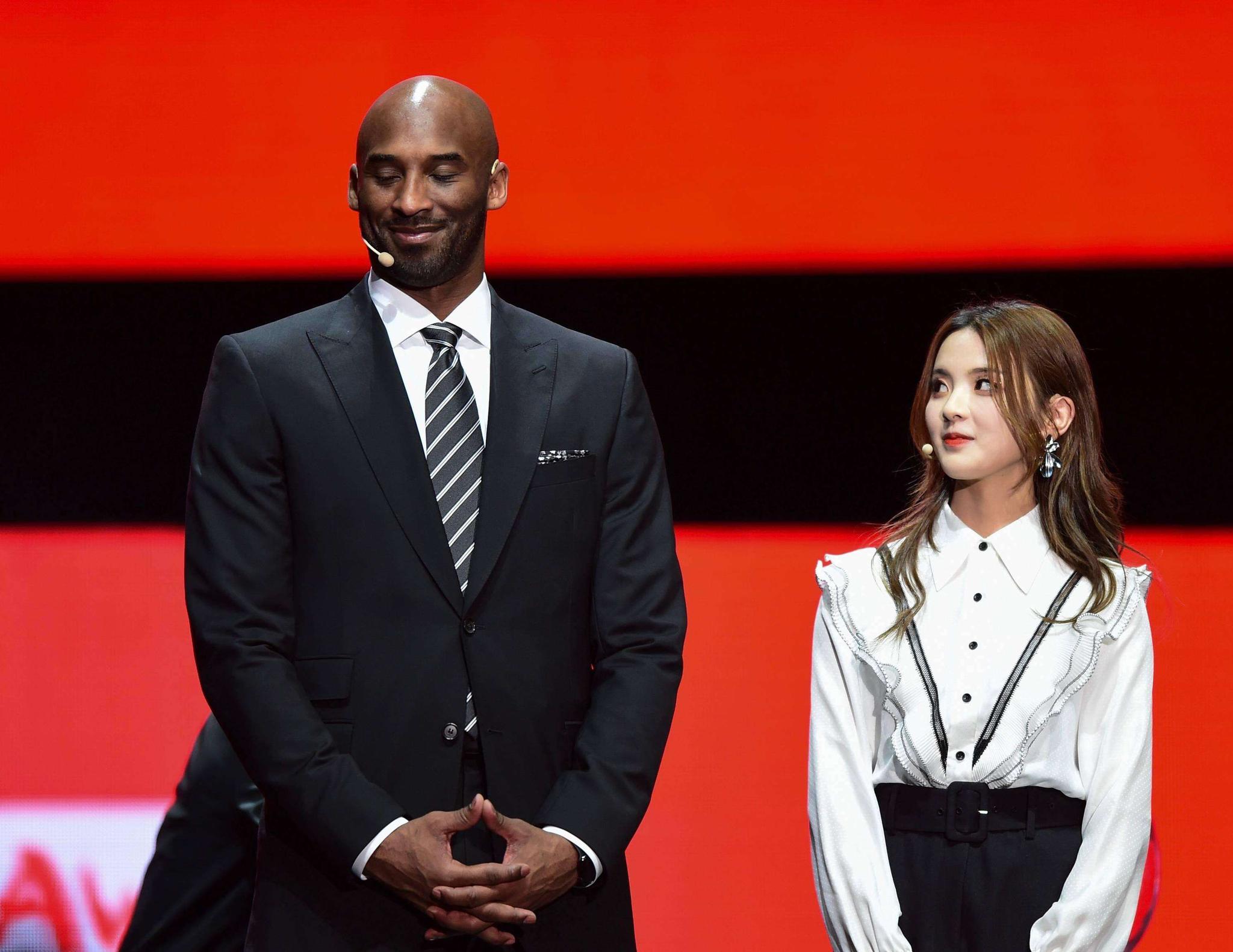 记者：赛后从更衣室走向大巴的申花队员 满脸不甘